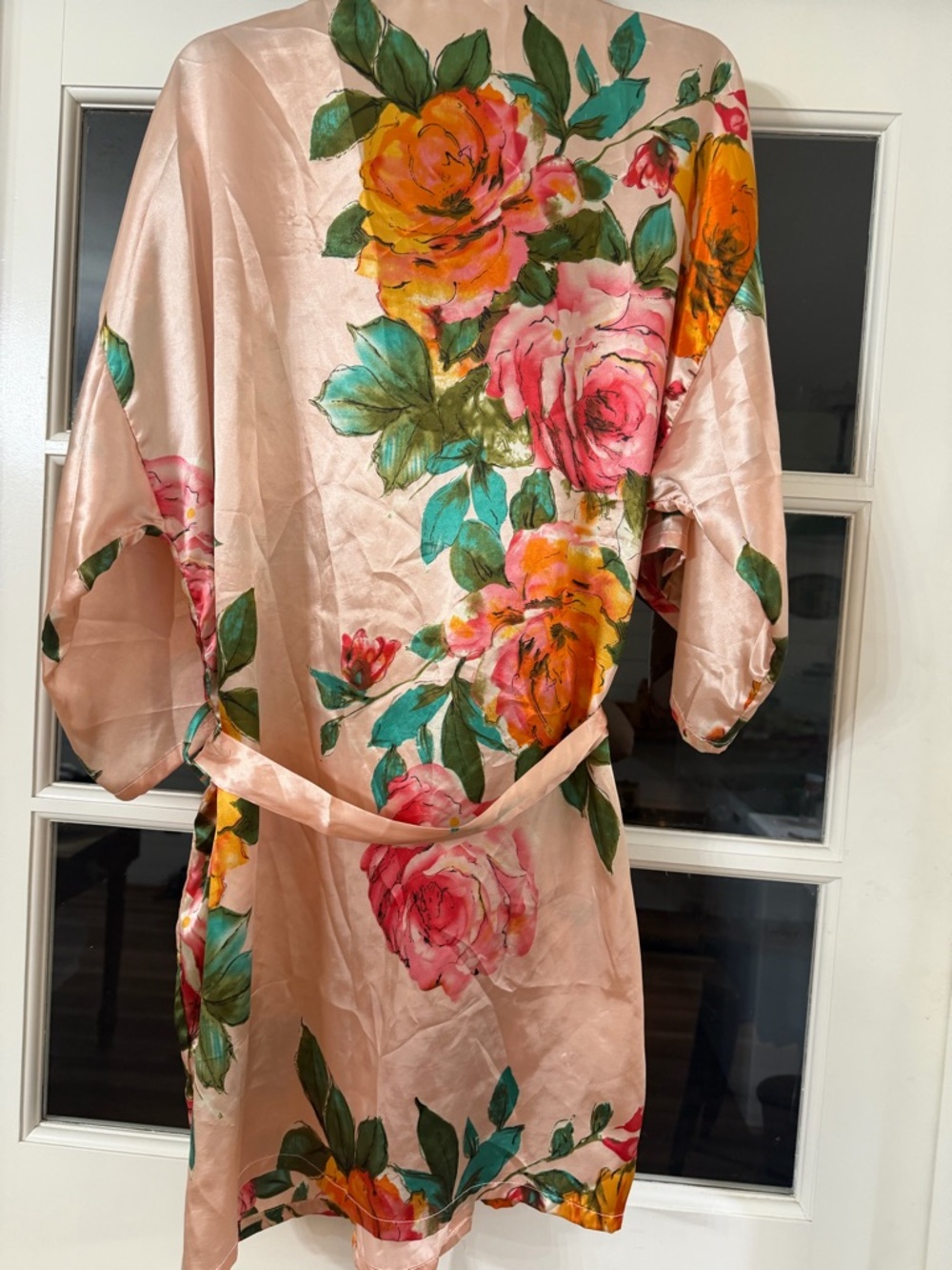 Beautiful Pink Robe with Roses. - Picture 3 of 6